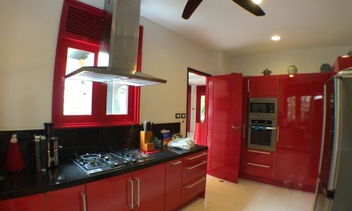 Комфортабельная вилла с 5 спальнями и с видом на бассейн, не далеко от моря в проекте Чом Таван, на пляже Бангтао/Лагуна