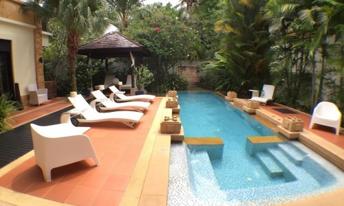 Комфортабельная вилла с 5 спальнями и с видом на бассейн, не далеко от моря в проекте Чом Таван, на пляже Бангтао/Лагуна