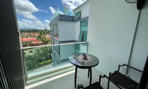 Прекрасные апартаменты с 1 спальней и с видом на город, не далеко от моря, на пляже ????