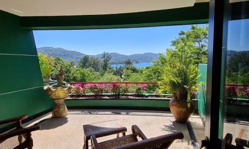 Комфортабельные апартаменты с 2 спальнями и с видом на море в проекте Аспасия, на пляже Ката