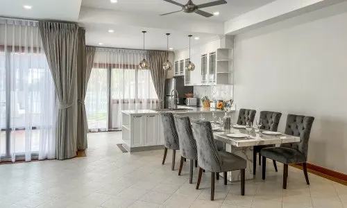 Роскошная вилла с 4 спальнями и с видом на бассейн в проекте Ангсана Виллас Резорт, на пляже Бангтао/Лагуна (+ Видео обзор)