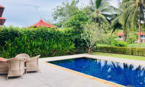 Шикарная вилла премиум класса с 4 спальнями и с видом на бассейн в проекте Ангсана Виллас Резорт, на пляже Бангтао/Лагуна