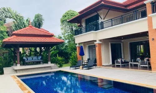 Шикарная вилла премиум класса с 4 спальнями и с видом на бассейн в проекте Ангсана Виллас Резорт, на пляже Бангтао/Лагуна