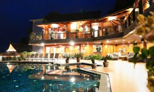 Сногсшибательная вилла премиум класса с 4 спальнями и с видом на море в проекте Аяра Сурин, на пляже Сурин