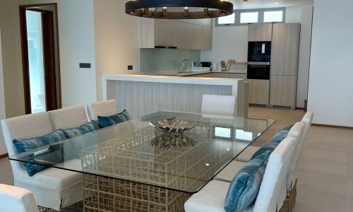 Превосходные апартаменты с 2 спальнями и с видом на озеро, не далеко от моря в проекте Ангсана Бичфронт, на пляже Бангтао/Лагуна