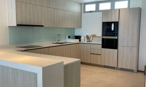 Превосходные апартаменты с 2 спальнями и с видом на озеро, не далеко от моря в проекте Ангсана Бичфронт, на пляже Бангтао/Лагуна