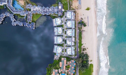 Шикарные апартаменты с 2 спальнями и с видом на озеро, не далеко от моря в проекте Ангсана Бичфронт, на пляже Бангтао/Лагуна