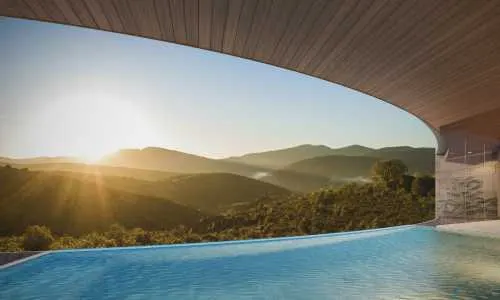 Удобная вилла премиум класса с 4 спальнями и с видом на город, на пляже Бангтао/Лагуна