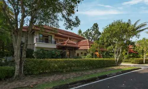 Потрясающая вилла с 4 спальнями и с видом на бассейн в проекте Ангсана Виллас Резорт, на пляже Бангтао/Лагуна