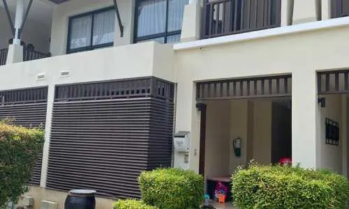 Превосходный таунхаус с 2 спальнями и с видом на бассейн в проекте Ангсана Виллас Резорт, на пляже Бангтао/Лагуна