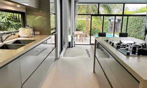 Сногсшибательная вилла с 3 спальнями и с видом на бассейн в проекте Циветта, на пляже Равай