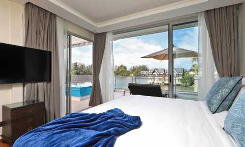 Удобные апартаменты с 2 спальнями и с видом на озеро, не далеко от моря в проекте Ангсана Бичфронт, на пляже Бангтао/Лагуна