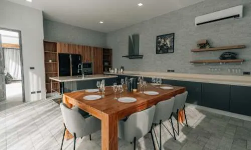 Восхитительная вилла премиум класса с 6 спальнями и с видом на город в проекте Шуга Вилла Камала, на пляже Камала 