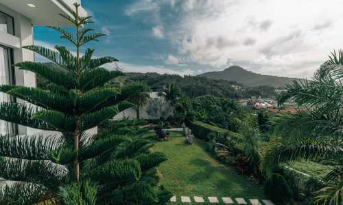 Восхитительная вилла премиум класса с 6 спальнями и с видом на город в проекте Шуга Вилла Камала, на пляже Камала 