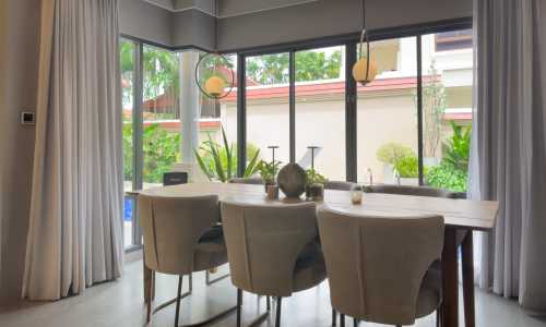 Комфортабельная вилла с 4 спальнями и с видом на бассейн в проекте Ангсана Виллас Резорт, на пляже Бангтао/Лагуна