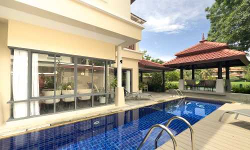 Комфортабельная вилла с 4 спальнями и с видом на бассейн в проекте Ангсана Виллас Резорт, на пляже Бангтао/Лагуна