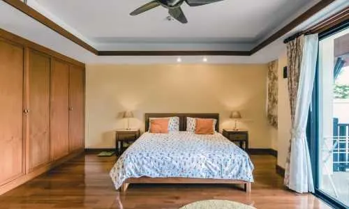 Прекрасный таунхаус с 2 спальнями и с видом на бассейн в проекте Ангсана Виллас Резорт, на пляже Бангтао/Лагуна (+ Видео обзор)