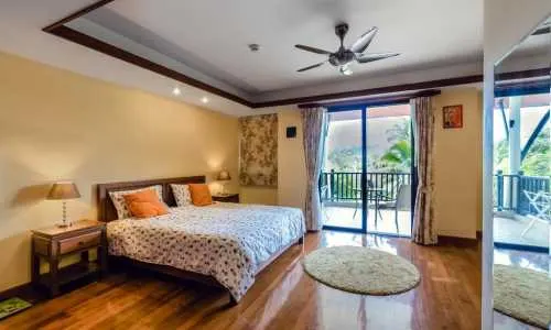 Прекрасный таунхаус с 2 спальнями и с видом на бассейн в проекте Ангсана Виллас Резорт, на пляже Бангтао/Лагуна (+ Видео обзор)