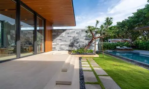 Удобная вилла с 4 спальнями и с видом на бассейн, на пляже Бангтао/Лагуна