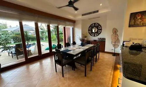 Сногсшибательная вилла с 4 спальнями и с видом на бассейн в проекте Ангсана Виллас Резорт, на пляже Бангтао/Лагуна (+ Видео обзор)