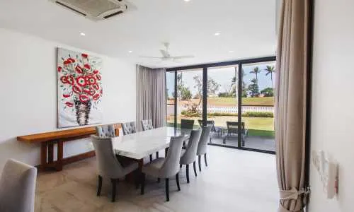 Cтильная вилла с 4 спальнями и с видом на бассейн в проекте Лагуна Хомс, на пляже Бангтао/Лагуна (+ Видео обзор)