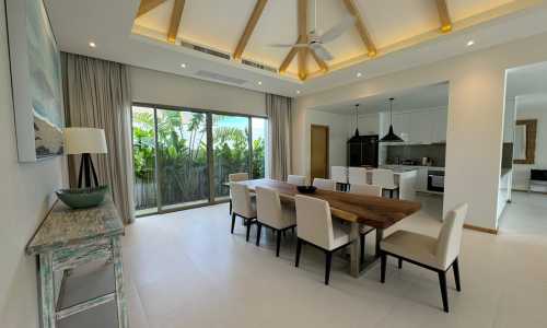 Превосходная вилла с 4 спальнями и с видом на бассейн в проекте Тричада Бриз, на пляже Бангтао/Лагуна