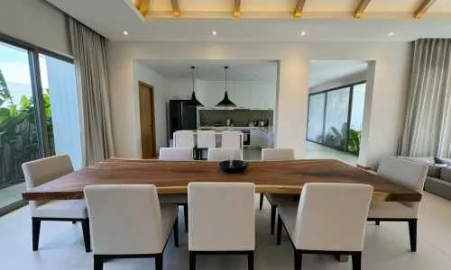 Превосходная вилла с 4 спальнями и с видом на бассейн в проекте Тричада Бриз, на пляже Бангтао/Лагуна