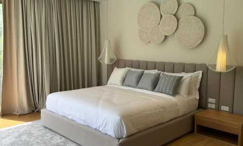 Превосходная вилла с 4 спальнями и с видом на бассейн в проекте Тричада Бриз, на пляже Бангтао/Лагуна