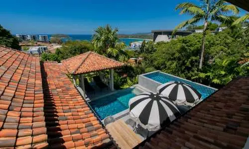 Удобная вилла с 4 спальнями и с видом на море в проекте Катаманда, на пляже Ката