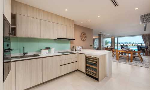 Cтильные апартаменты с 2 спальнями и с видом на озеро, не далеко от моря в проекте Ангсана Бичфронт, на пляже Бангтао/Лагуна