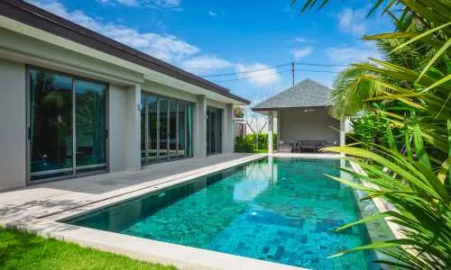 Сногсшибательная вилла с 3 спальнями и с видом на бассейн в проекте Пейка Эстэйт Виллас, на пляже Бангтао/Лагуна