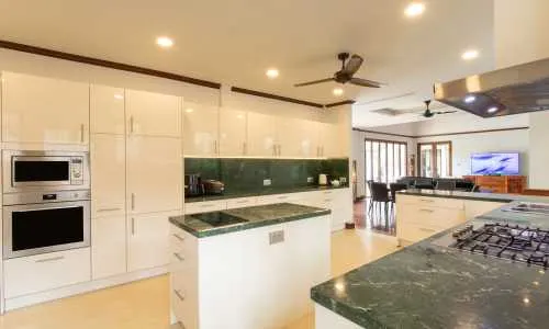 Удобная вилла с 5 спальнями и с видом на бассейн в проекте Сайтан, на пляже Бангтао/Лагуна (+ Видео обзор)