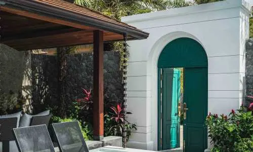 Удобная вилла с 4 спальнями и с видом на бассейн в проекте Голд Чариот, на пляже Бангтао/Лагуна