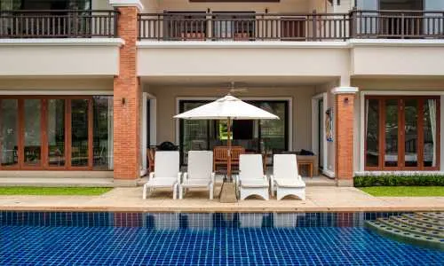 Удобная вилла с 4 спальнями и с видом на бассейн в проекте Ангсана Виллас Резорт, на пляже Бангтао/Лагуна (+ Видео обзор)