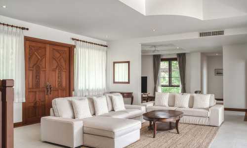 Удобная вилла с 4 спальнями и с видом на бассейн в проекте Ангсана Виллас Резорт, на пляже Бангтао/Лагуна