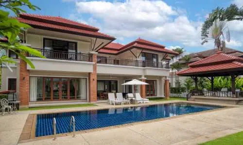 Удобная вилла с 4 спальнями и с видом на бассейн в проекте Ангсана Виллас Резорт, на пляже Бангтао/Лагуна (+ Видео обзор)