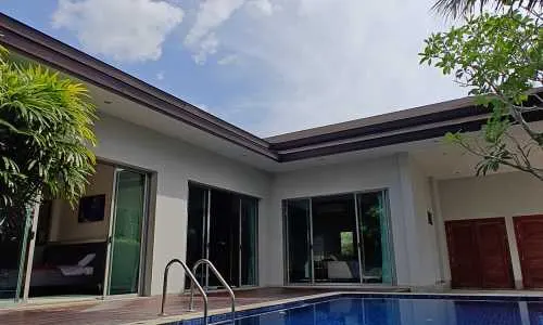 Комфортабельная вилла с 2 спальнями и с видом на бассейн в проекте Танод Эстэйт, на пляже Бангтао/Лагуна