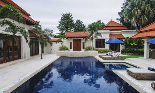 Великолепная вилла с 4 спальнями и с видом на бассейн в проекте Сайтан, на пляже Бангтао/Лагуна