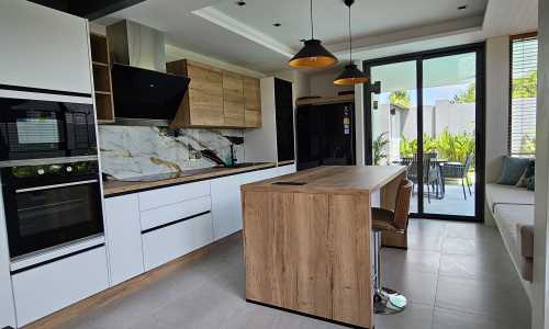 Комфортабельная вилла с 2 спальнями и с видом на бассейн в проекте Риверхауз Пхукет, на пляже Бангтао/Лагуна