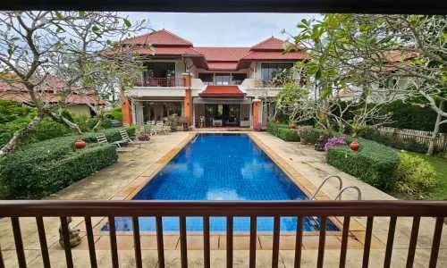 Сказочная вилла с 4 спальнями и с видом на бассейн в проекте Лагуна Хомс, на пляже Бангтао/Лагуна (+ Видео обзор)