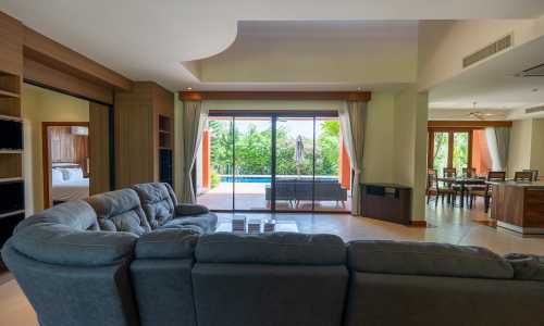 Сногсшибательная вилла с 4 спальнями и с видом на озеро в проекте Ангсана Виллас Резорт, на пляже Бангтао/Лагуна