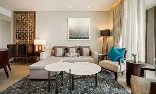 Угловой пентхаус с 2 спальнями комнатами и частным бассейном 