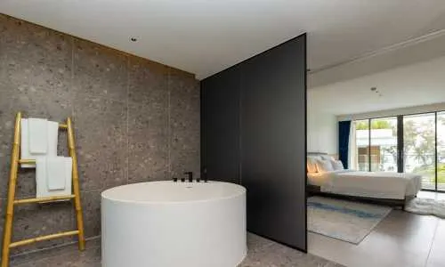 Просторный двухспальный гранд-люкс Kora Beach Resort 