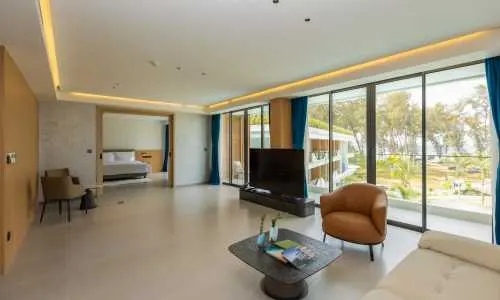 Просторный двухспальный гранд-люкс Kora Beach Resort 