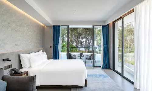 Premier Seaview c  эксклюзивным видом на море из номера в Kora 