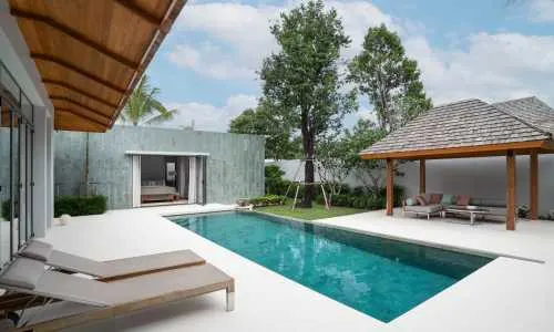 Модная вилла с 3 спальнями и с видом на бассейн в проекте Анчан Тропикана, на пляже Бангтао/Лагуна (+ Видео обзор)