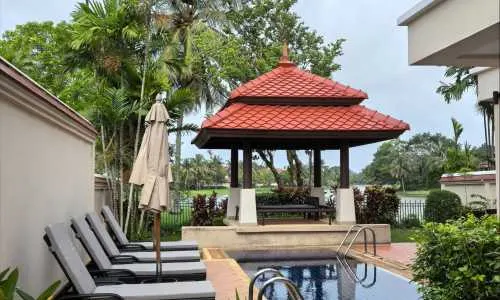 Прекрасная вилла с 4 спальнями и с видом на бассейн в проекте Ангсана Виллас Резорт, на пляже Бангтао/Лагуна (+ Видео обзор)