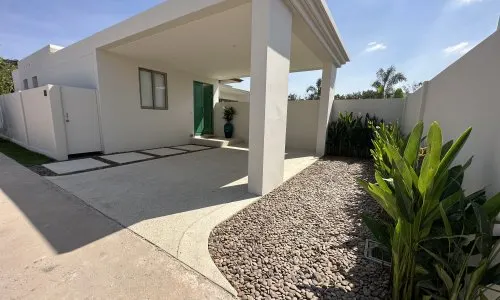 Великолепная вилла с 3 спальнями и с видом на бассейн в проекте Тричада Бриз, на пляже Бангтао/Лагуна