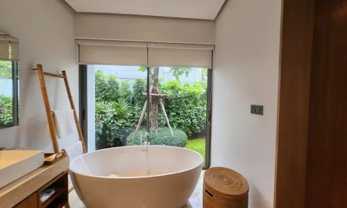 Великолепная вилла с 4 спальнями и с видом на бассейн в проекте Анчан Тропикана, на пляже Бангтао/Лагуна (+ Видео обзор)