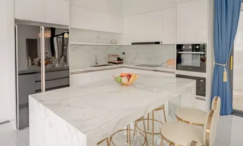 Великолепная вилла с 3 спальнями и с видом на бассейн в проекте Менара Хиллс Лакшери Пул Виллас, на пляже Бангтао/Лагуна